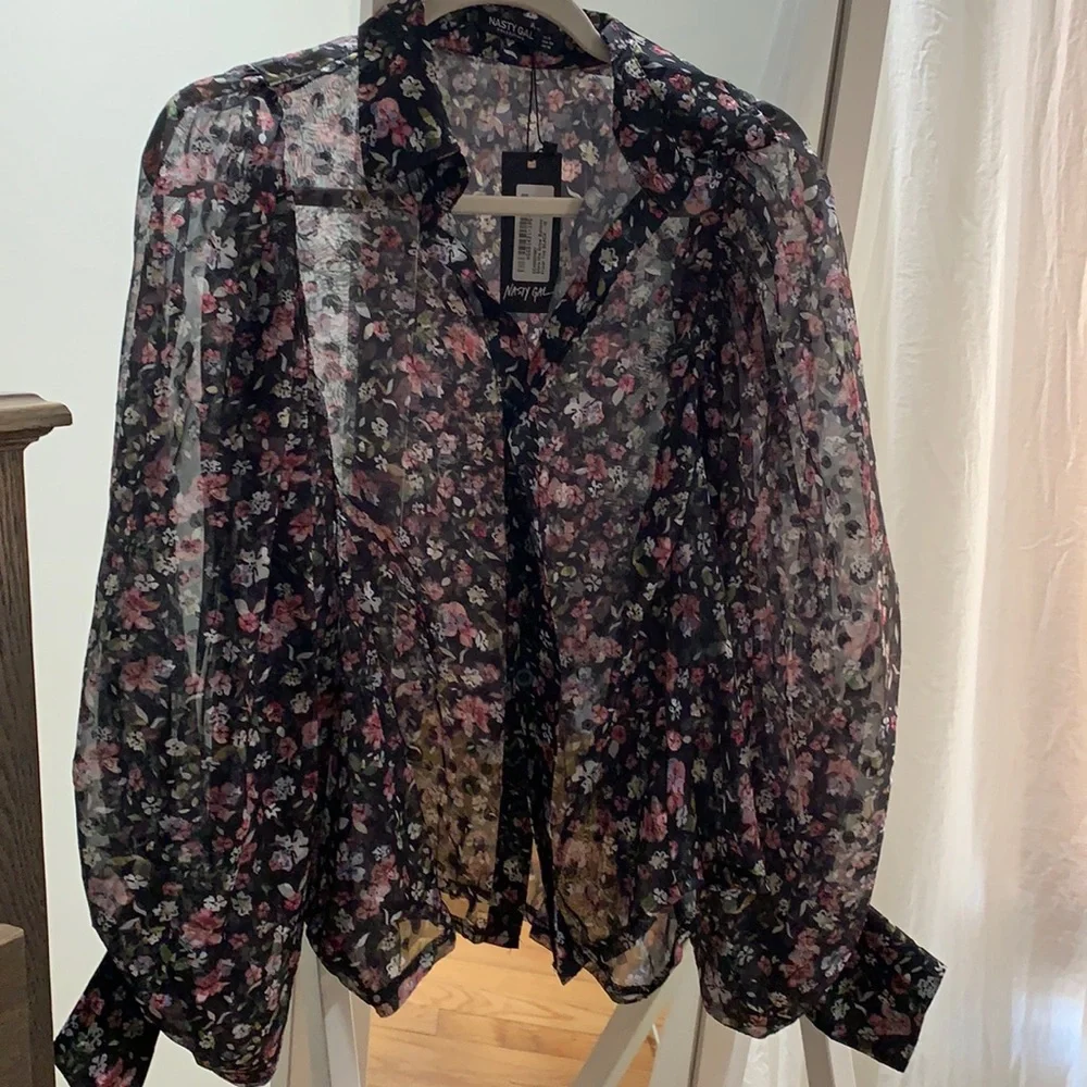 Floral button up - never worn, tags still attached - Picture 1 of 3